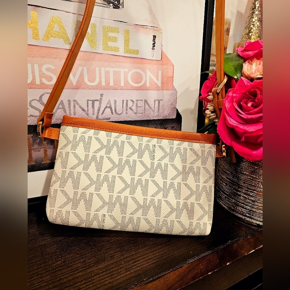 Michael Kors Tan and Cream signature logo belt bag fanny pack. - Picture 3 of 8